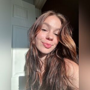 Meet your Posher, Chloe